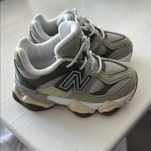 New Balance Green and White Sneakers Chunky Athletic Design